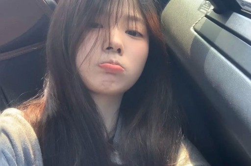 25岁男子猥亵20余名独行女性获刑8个月；“自己在淋雨却为小动物遮风挡雨”外卖小哥大雨中救断腿小狗感动无数网友｜三工晨报